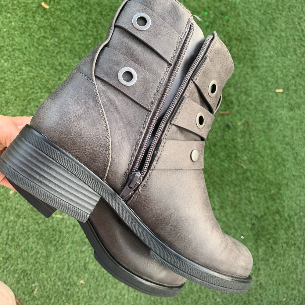 Indigo Dark Gray Boots Sz 8.5